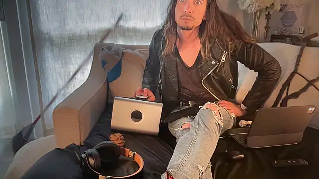 DylanBrook online show from April 21, 3:29 pm