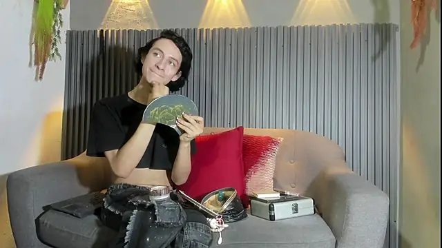 Emmyy Fantasy online show from March 28, 7:25 pm