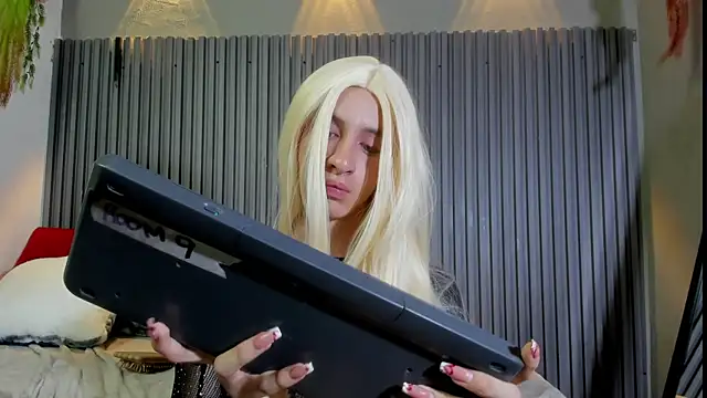 Emmyy Fantasy online show from April 15, 7:58 pm