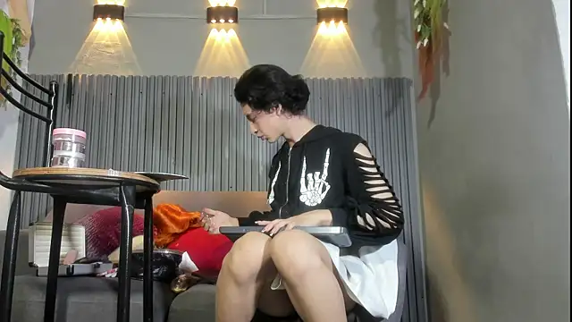 Emmyy Fantasy online show from March 27, 12:28 pm