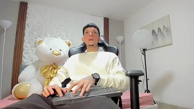 Hot Gaara  online show from April 3, 5:37 am