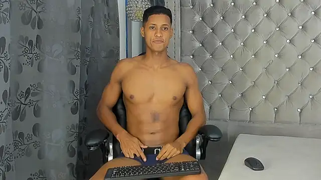 tom strong1 online show from April 15, 12:43 am