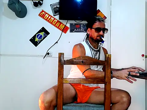 freddymdq100 online show from April 5, 1:25 am