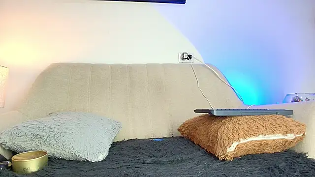 drakomilckk online show from April 16, 4:34 am