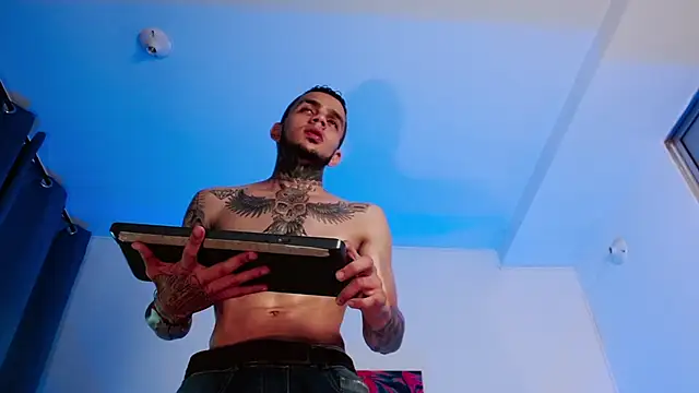 DominicParkerr online show from April 10, 11:56 pm