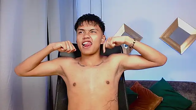 thiagosterling online show from May 21, 11:53 pm