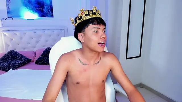 thiagosterling online show from May 13, 12:41 am