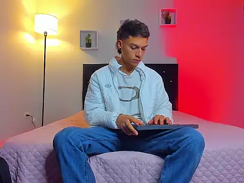 Noahh Saky online show from April 12, 3:42 am