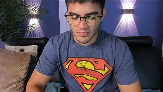 DanteTargaryen online show from March 31, 4:47 am