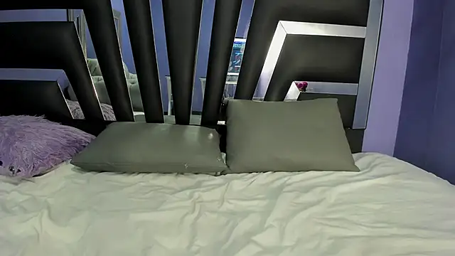  ArchieBlu  online show from March 28, 8:36 am