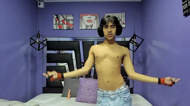  ArchieBlu  online show from March 31, 3:19 am