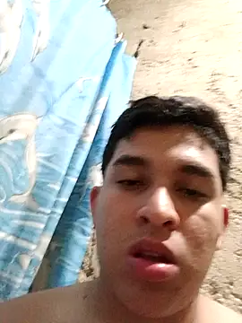 alee28728 online show from April 22, 7:46 am