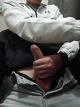 Skinboy06 online show from April 19, 8:11 pm