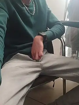 Skinboy06 online show from April 10, 10:22 am