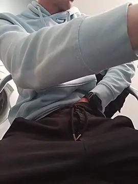 Skinboy06 online show from April 6, 8:59 am