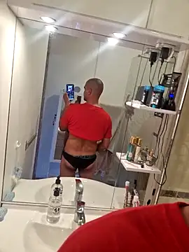 Justfunfree online show from April 8, 2:37 pm