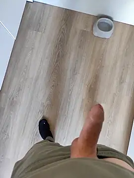 Essie deLona online show from April 21, 7:03 am