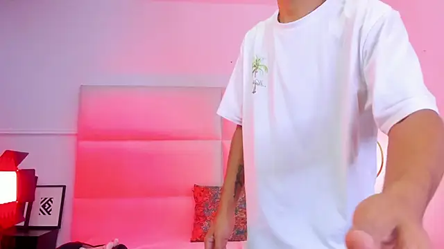 your d0ll1 online show from April 14, 1:11 pm