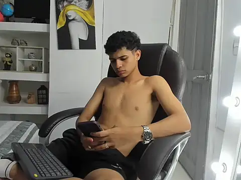 Nico Viper  online show from April 1, 8:50 pm