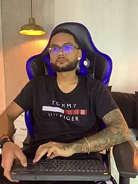 KyleJoss30 online show from April 19, 9:06 pm