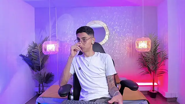 Gio carangi online show from April 23, 3:22 am