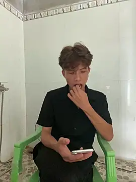 Nguyencuong1999 online show from May 18, 7:47 am