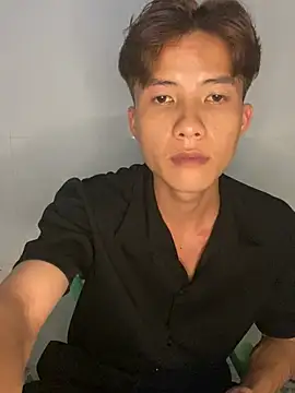 Nguyencuong1999 online show from May 19, 6:30 am