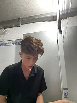 Nguyencuong1999 online show from April 27, 8:44 am