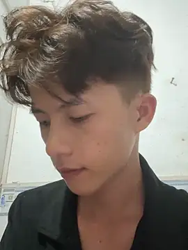 Nguyencuong1999 online show from April 23, 4:42 pm