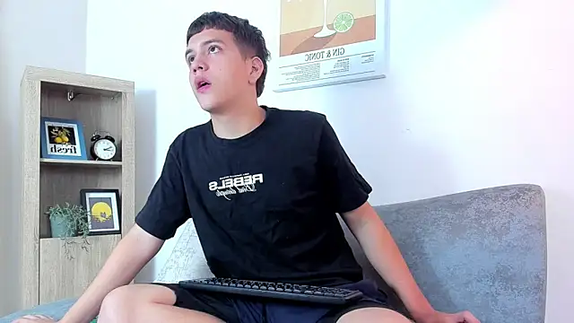 dennis hills online show from March 27, 1:12 pm