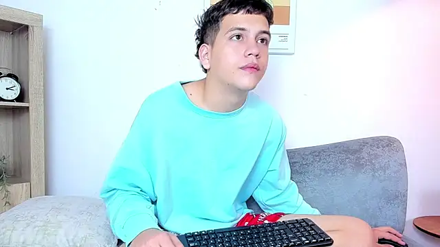 dennis hills online show from March 23, 1:06 pm