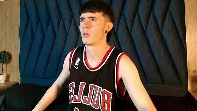 lio     online show from April 9, 3:26 am