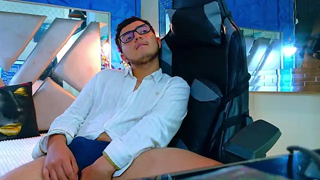 Oliver Jamees online show from March 26, 1:48 pm