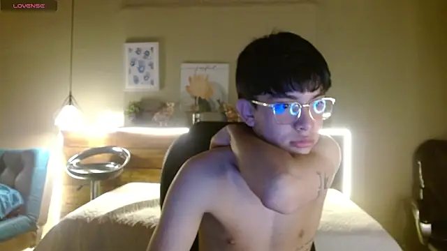 SantiTwinkyy online show from April 7, 12:49 pm