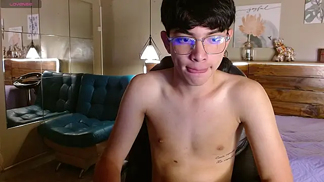 SantiTwinkyy online show from April 18, 12:28 pm