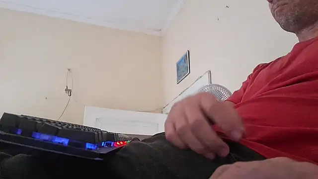 Sueliton2 online show from April 1, 7:11 pm