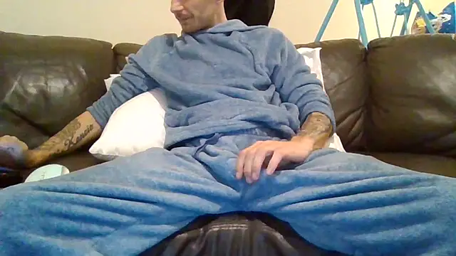 feetlovrr94 online show from May 12, 11:35 pm