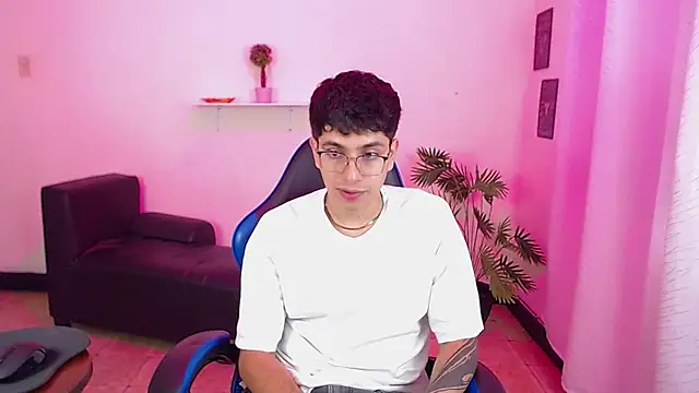 maax 18 online show from April 8, 1:53 pm