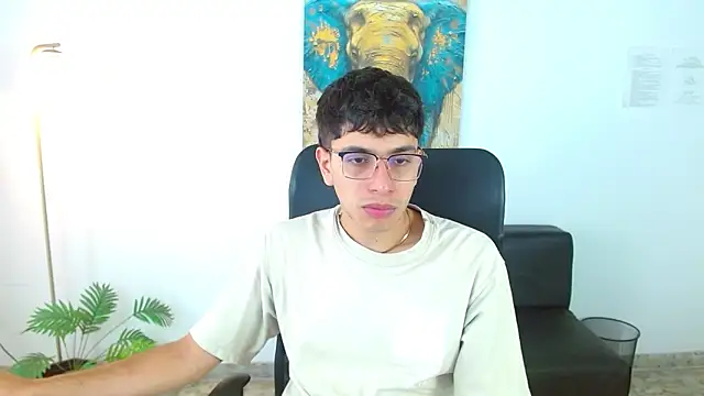 maax 18 online show from March 28, 1:44 pm