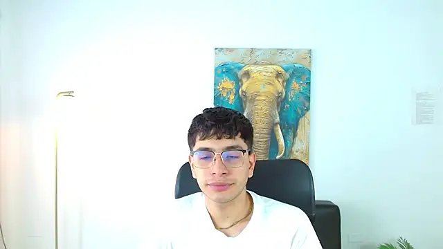 maax 18 online show from March 29, 1:44 pm