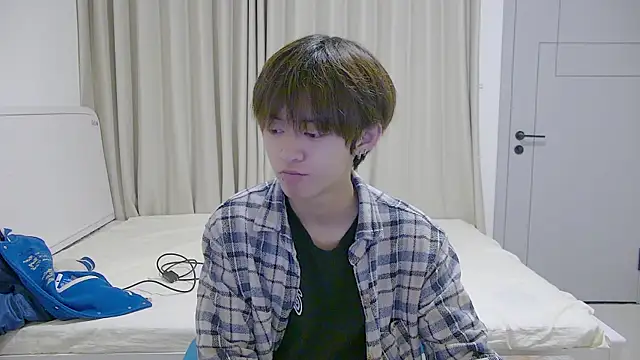 buding-001 online show from April 2, 12:57 pm