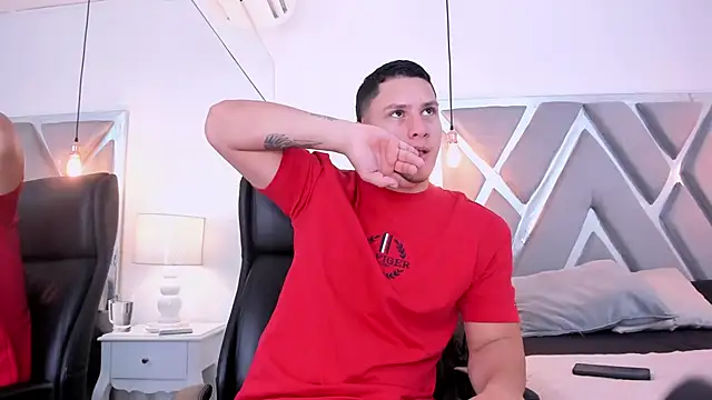 Chriss Diamond online show from April 6, 8:09 pm