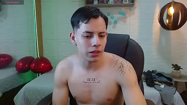 RoaSexi25 online show from April 14, 3:28 am