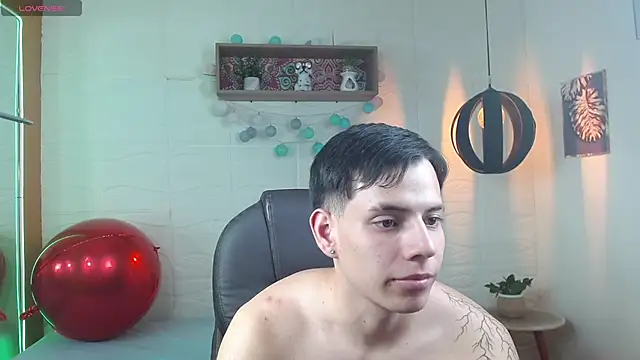 RoaSexi25 online show from March 29, 8:47 am