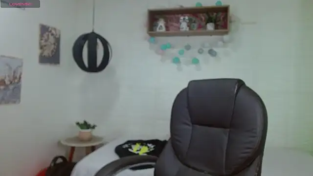 RoaSexi25 online show from April 2, 3:37 am