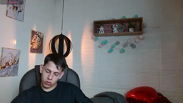 RoaSexi25 online show from March 26, 3:43 am