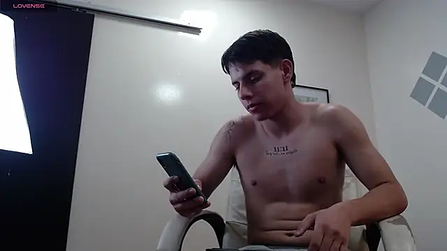 RoaSexi25 online show from April 9, 1:03 am