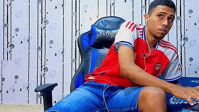 Charlies Fox online show from April 7, 7:14 pm