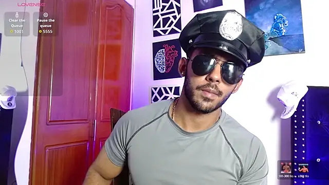 romanpearce  online show from May 29, 8:08 pm