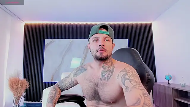 NICK OWEEN26 online show from April 15, 7:58 pm